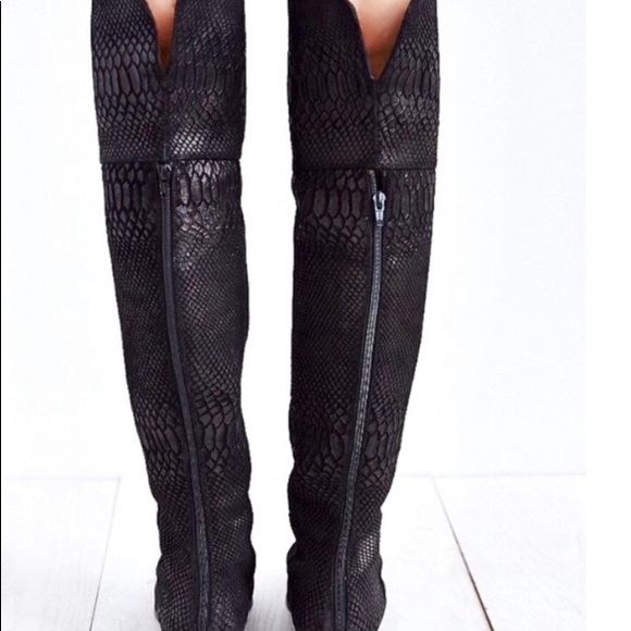 Seychelles Anthropologie Black Victory Croc Over The Knee Boots Leather size 7.5 - Picture 6 of 14